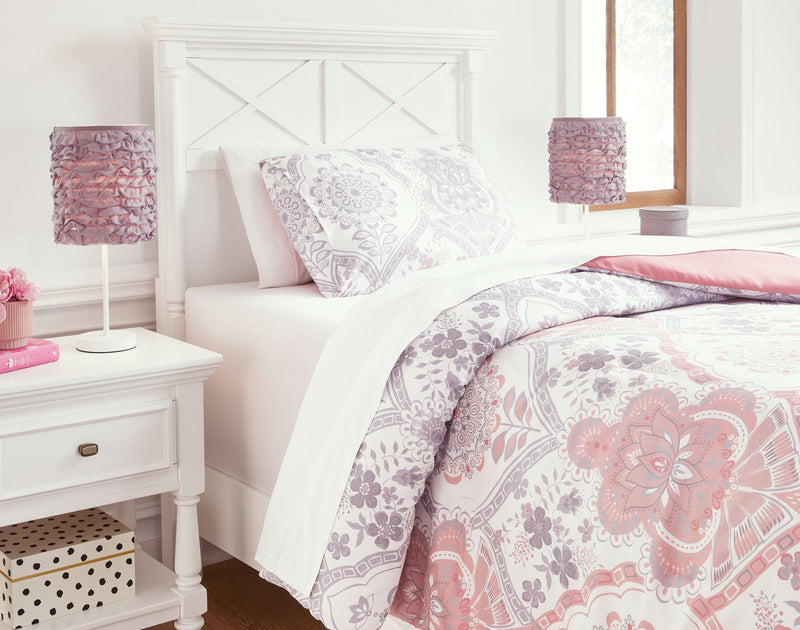 Avaleigh - Comforter Set