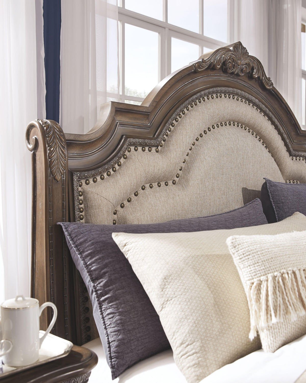 Charmond Sleigh Bed